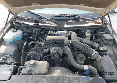 2002 Lincoln Town Car Signature z USA, uszkodzony, nr VIN 1LNHM82W92Y644152